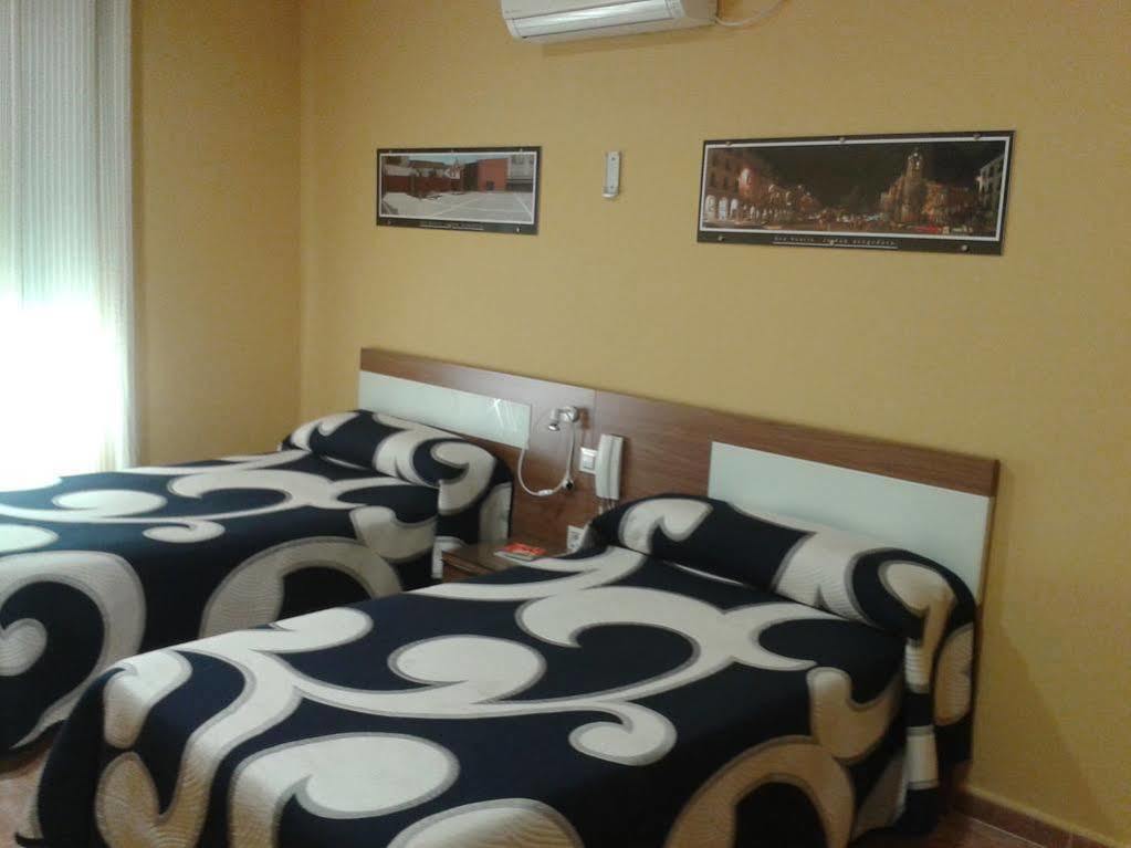 Hostal Restaurante El Paraiso 돈베니토 외부 사진